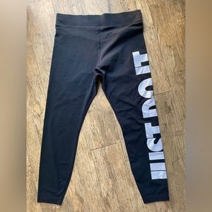 Never been worn Nike leggings.